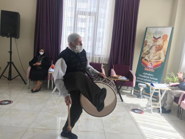 Gaziantep'te alzaymır hastaları müzikli terapiyle moral buluyor 11