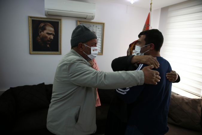 Gaziantep'te polisin ikna çalışması sonucu teslim olan terörist ailesiyle buluşturuldu 5