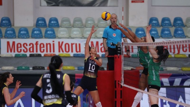 Adam Voleybol muhteşem başladı: 3-1 1