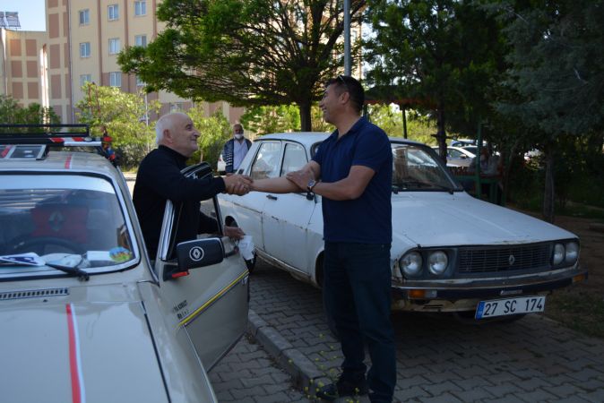 40 yıllık arabasına gözü gibi bakıyor 8