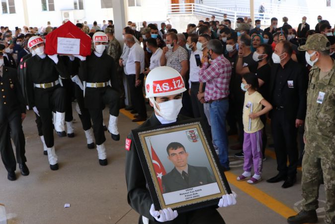 Uzman Onbaşı Mehmet Can Kaya, memleketi Gaziantep'te son yolculuğuna uğurlandı 3