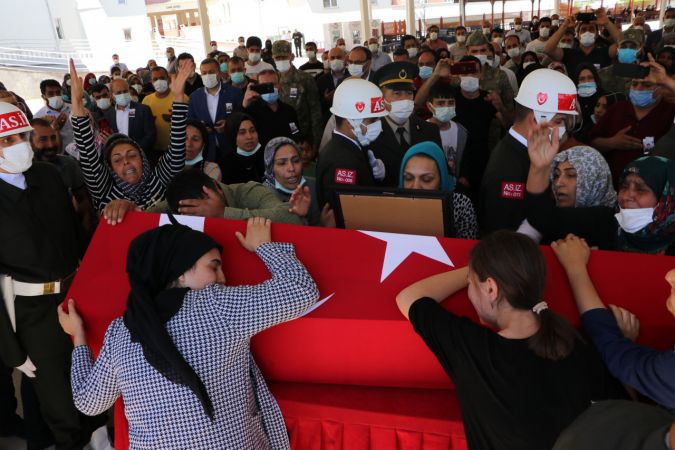 Uzman Onbaşı Mehmet Can Kaya, memleketi Gaziantep'te son yolculuğuna uğurlandı 7