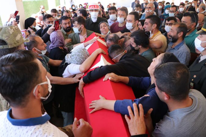 Uzman Onbaşı Mehmet Can Kaya, memleketi Gaziantep'te son yolculuğuna uğurlandı 10