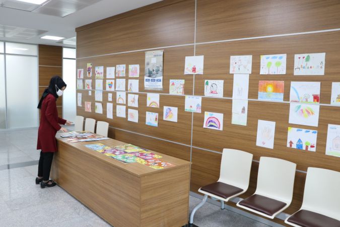 Gaziantep Adliyesi'nin "renkli alanları"nı çocukların çizdiği resimler süslüyor 6