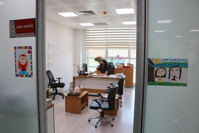 Gaziantep Adliyesi'nin "renkli alanları"nı çocukların çizdiği resimler süslüyor 9