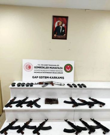 Sınır kapısında silah ve mühimmat ele geçirildi 3