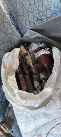 Sınır kapısında silah ve mühimmat ele geçirildi 5