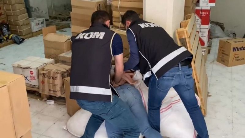Son Dakika...Foto Haber...Gaziantep’te 2 milyon 220 bin makaron ele geçirildi: 2 gözaltı 7