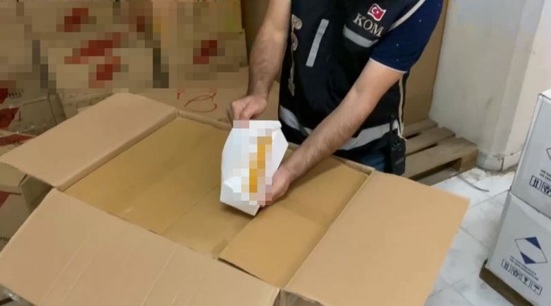 Son Dakika...Foto Haber...Gaziantep’te 2 milyon 220 bin makaron ele geçirildi: 2 gözaltı 3