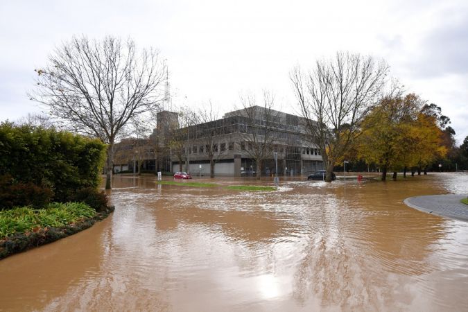 Avustralya’yı şiddetli rüzgar ve sel vurdu 3