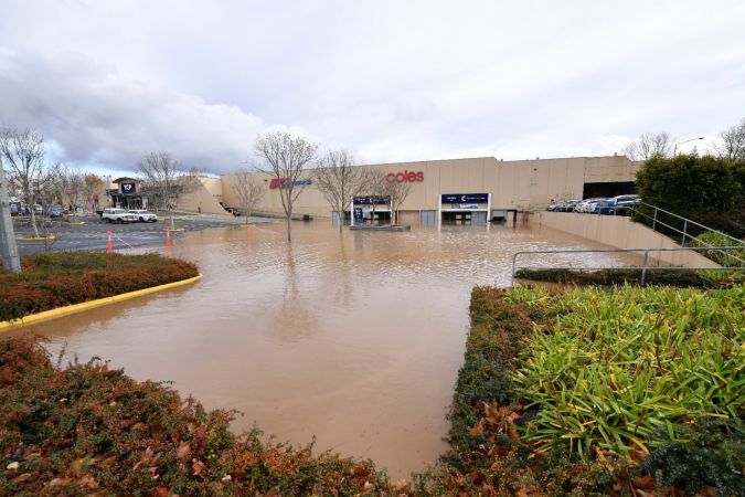 Avustralya’yı şiddetli rüzgar ve sel vurdu 7