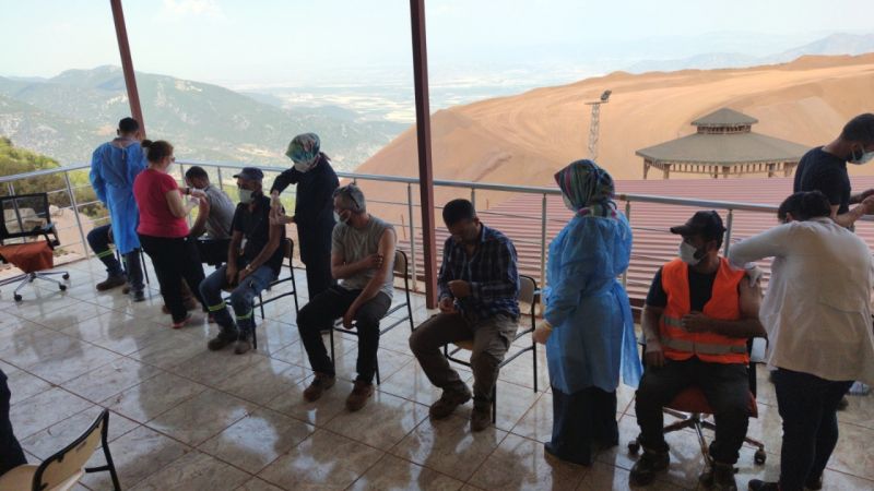 Amanos dağı eteklerinde zorlu aşı çalışmaları devam ediyor 1