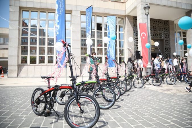 Büyükşehir, LGS’de ilk 50’ye giren öğrencileri ödüllendirdi 2