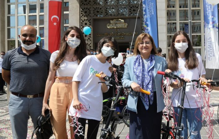 Büyükşehir, LGS’de ilk 50’ye giren öğrencileri ödüllendirdi 3