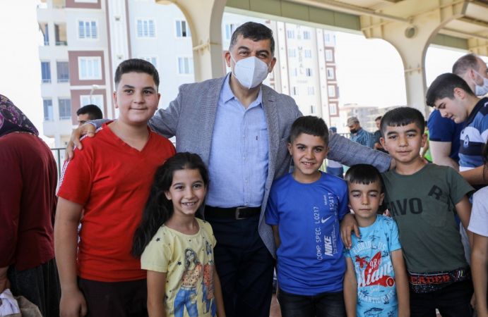 Fadıloğlu, kurban kesim yerlerini gezdi, vatandaşla bayramlaştı 5