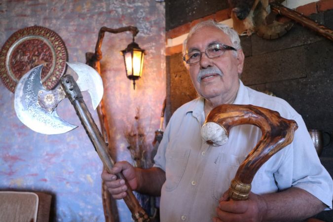 Çürümüş ağaç dallarını sanat eserine döndürüyor 1