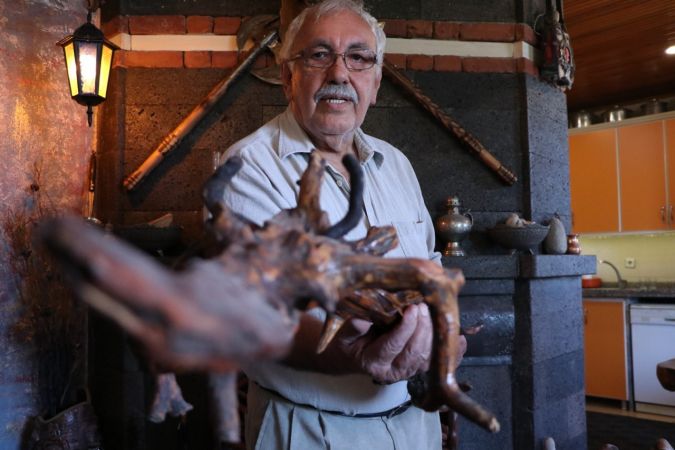 Çürümüş ağaç dallarını sanat eserine döndürüyor 3