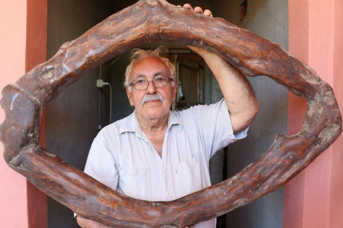 Çürümüş ağaç dallarını sanat eserine döndürüyor 4