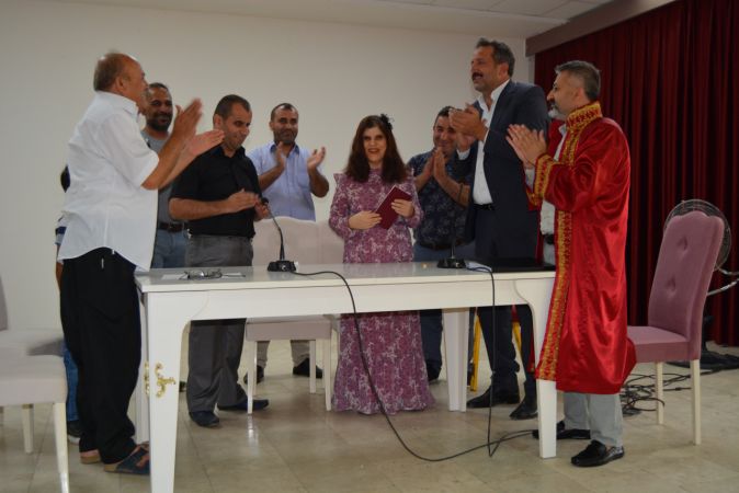 Mutlu Haber: Gaziantep'te görme engelli çift, aşklarını nikahta şarkılar söyleyerek dile getirdi 9