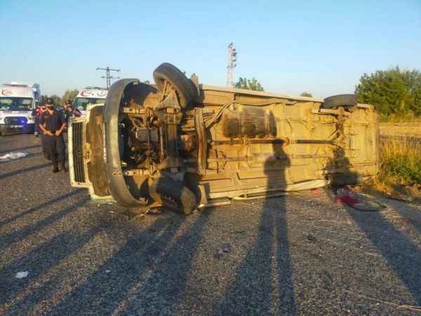 Son Dakika: Facia Gibi Kaza!  Tarım işçilerini taşıyan Gaziantep plakalı minibüs  Kahramanmaraş'ta devrildi: 1 ölü, 15 yaralı 3