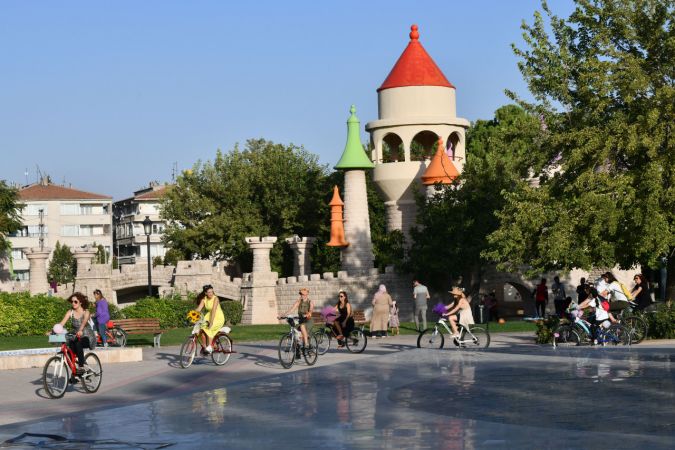 Foto Haber: Gaziantep'te "Süslü Kadınlar Bisiklet Turu" düzenlendi 2