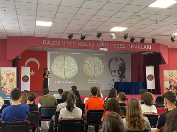 Öğrencilere alzaymır semineri 2