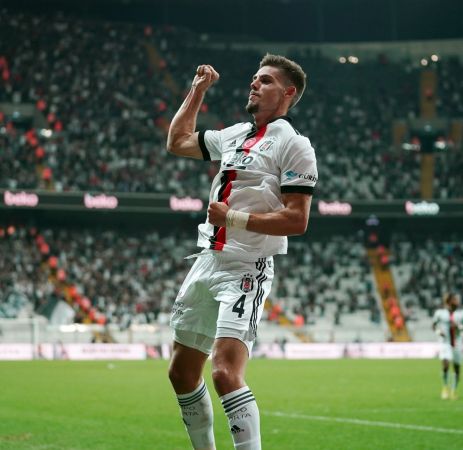 Foto Haber: Süper Lig: Beşiktaş: 2 - Adana Demirspor: 0 (İlk yarı) 2