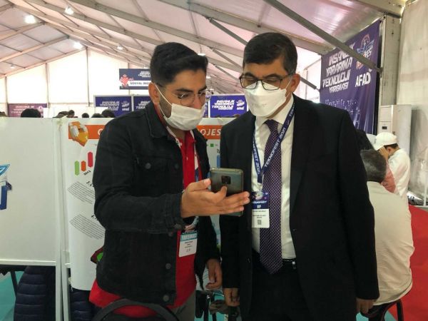 Fadıloğlu, TEKNOFEST’te yarışan Gaziantep’in gururlarını ziyaret etti 3