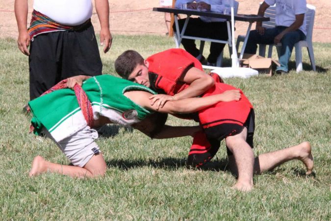 Gaziantep'in Oğuzeli ilçesinde gerçekleşen Aba Güreşi izleyenlerin nefesini kesti 1