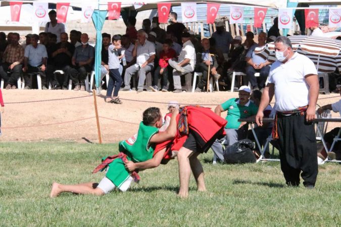 Gaziantep'in Oğuzeli ilçesinde gerçekleşen Aba Güreşi izleyenlerin nefesini kesti 2