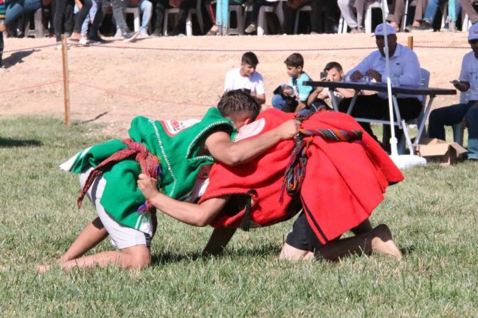 Gaziantep'in Oğuzeli ilçesinde gerçekleşen Aba Güreşi izleyenlerin nefesini kesti 3