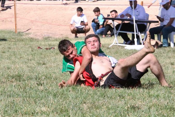 Gaziantep'in Oğuzeli ilçesinde gerçekleşen Aba Güreşi izleyenlerin nefesini kesti 4