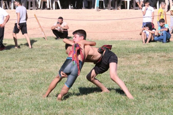Gaziantep'in Oğuzeli ilçesinde gerçekleşen Aba Güreşi izleyenlerin nefesini kesti 6