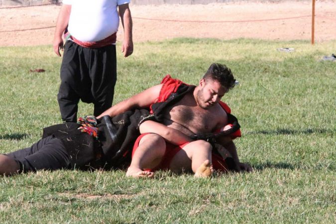 Gaziantep'in Oğuzeli ilçesinde gerçekleşen Aba Güreşi izleyenlerin nefesini kesti 7