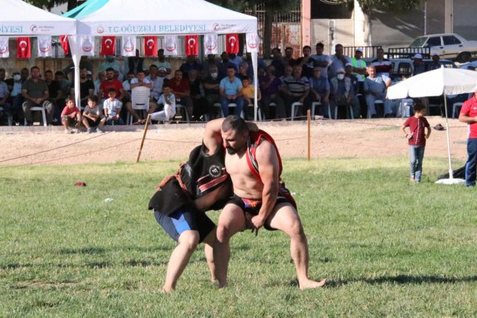 Gaziantep'in Oğuzeli ilçesinde gerçekleşen Aba Güreşi izleyenlerin nefesini kesti 10