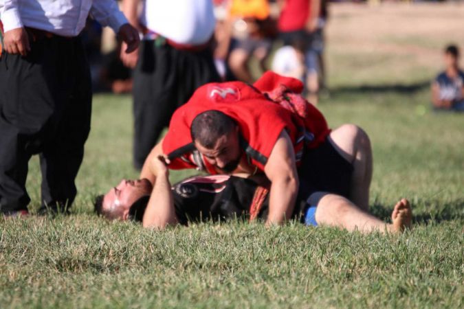 Gaziantep'in Oğuzeli ilçesinde gerçekleşen Aba Güreşi izleyenlerin nefesini kesti 12