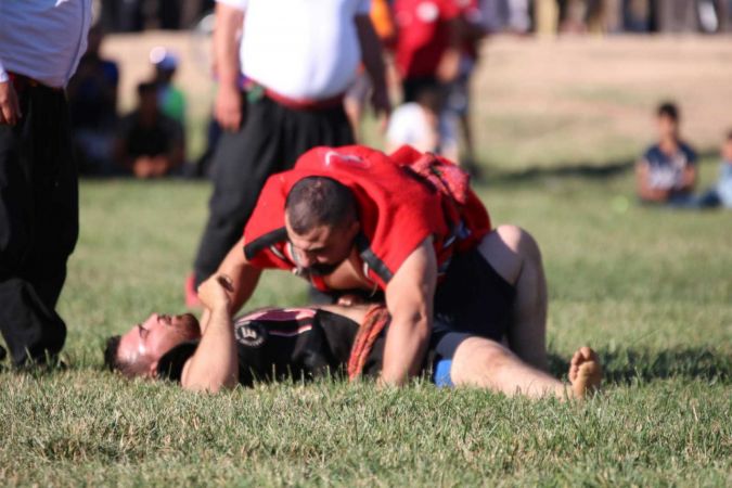 Gaziantep'in Oğuzeli ilçesinde gerçekleşen Aba Güreşi izleyenlerin nefesini kesti 13