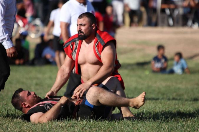 Gaziantep'in Oğuzeli ilçesinde gerçekleşen Aba Güreşi izleyenlerin nefesini kesti 14