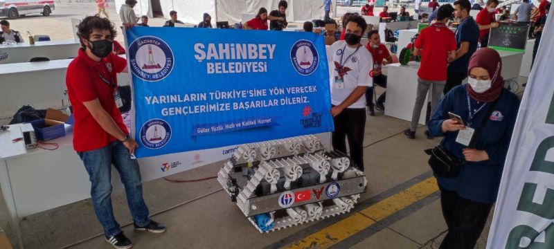 Başkan Tahmazoğlu, TEKNOFEST’te öğrencileri ziyaret etti 2