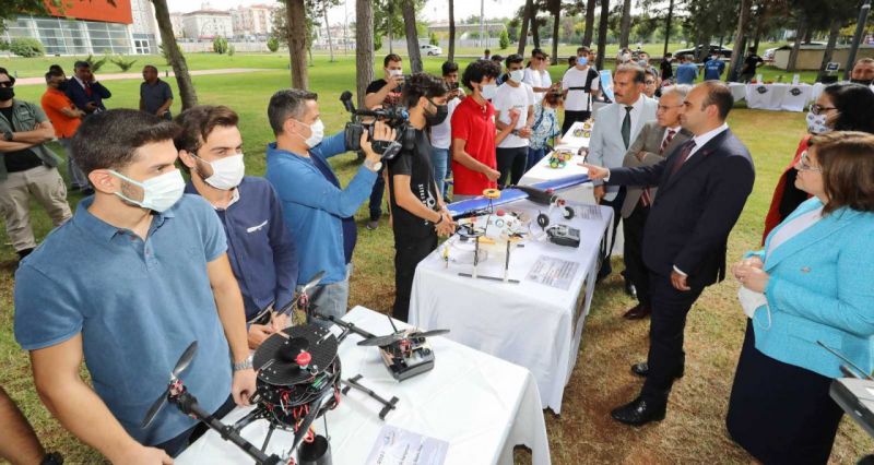Bakan Yardımıcısı Kacır’dan Teknofest’e katılan öğrencilere tebrik 3