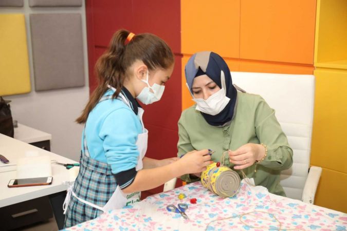 Foto Haber:Büyükşehir, hayvanları koruma gününde öğrencilerle mama ve su kabı yaptı 4