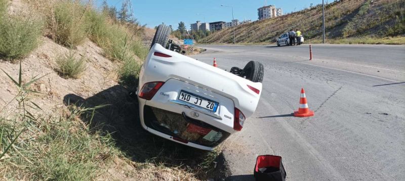 Son Dakika: Foto Haber...Gaziantep'e Komşu İl Adıyaman'da .Kontrolden çıkan otomobil takla attı 1