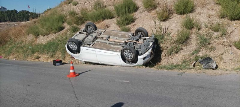 Son Dakika: Foto Haber...Gaziantep'e Komşu İl Adıyaman'da .Kontrolden çıkan otomobil takla attı 2