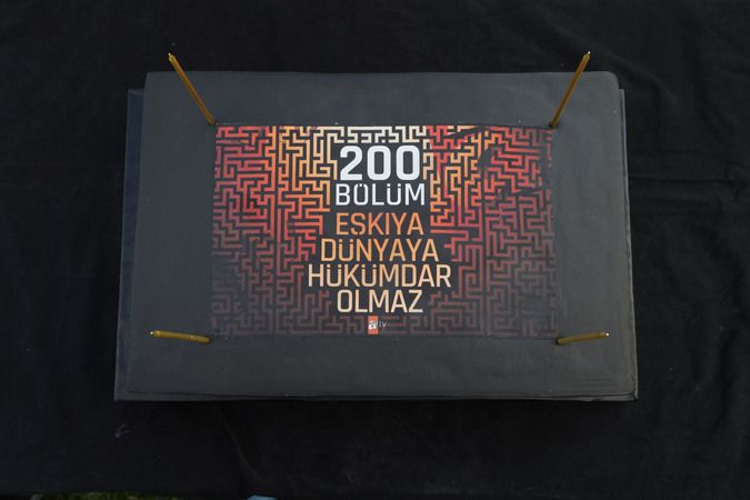 Foto Haber: Eşkiya Dünyaya Hükümdar Olmaz 200. bölüme özel kutlama yaptı 1