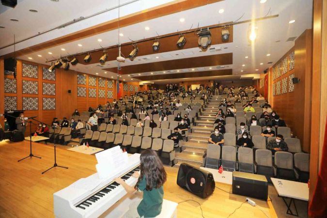 Fadıloğlu’dan öğrencilere kariyer tavsiyesi 2