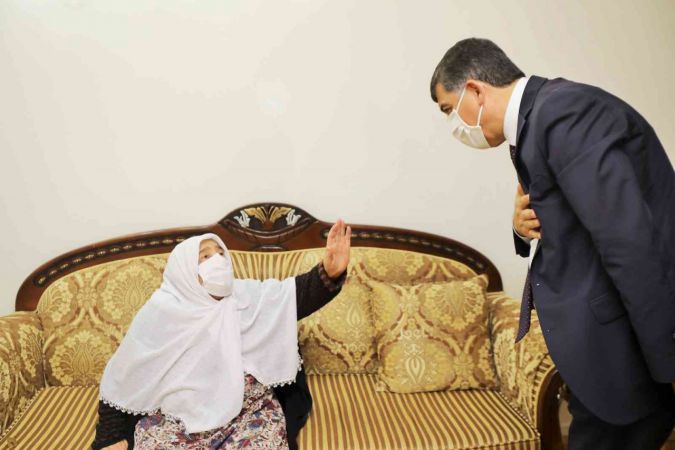 Başkan Fadıloğlu Hatice teyzenin misafiri oldu 2