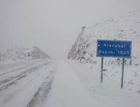 Foto Haber:Mevsimin ilk karı yağdı! Yedikuyular'da beyaz sürpriz 2