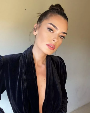 Foto Haber: O Ses Türkiye sunucusu Saadet Özsırkıntı durmak bilmiyor! Bu defa süper minisiyle Instagram'ı salladı 4