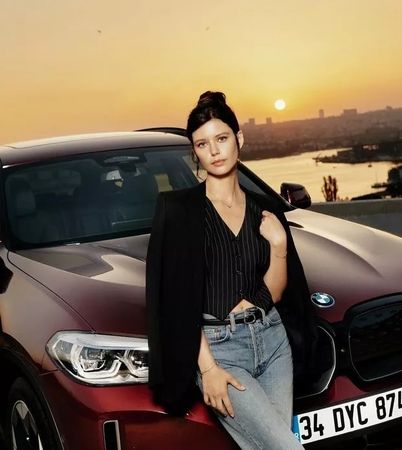 Foto Haber: Ünlü oyuncu Beren Saat yeni imajıyla olay oldu! Dünyaca ünlü yıldıza benzetildi 12