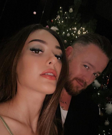 Foto Haber: Güzel oyuncu Dilan Çiçek Deniz'in göğüs dekolteli yılbaşı pozları Instagram'ı yıktı geçti! 4